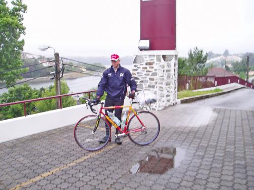 Schon beim Start Regen