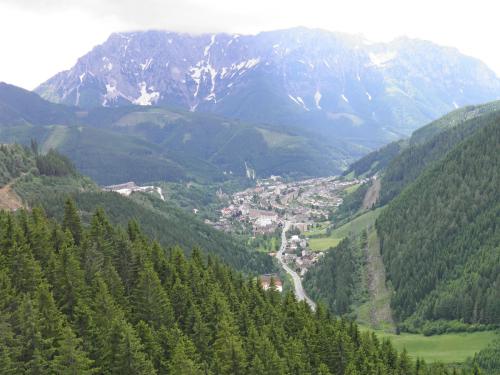 Wunderschoener Ausblick zum Erzberg